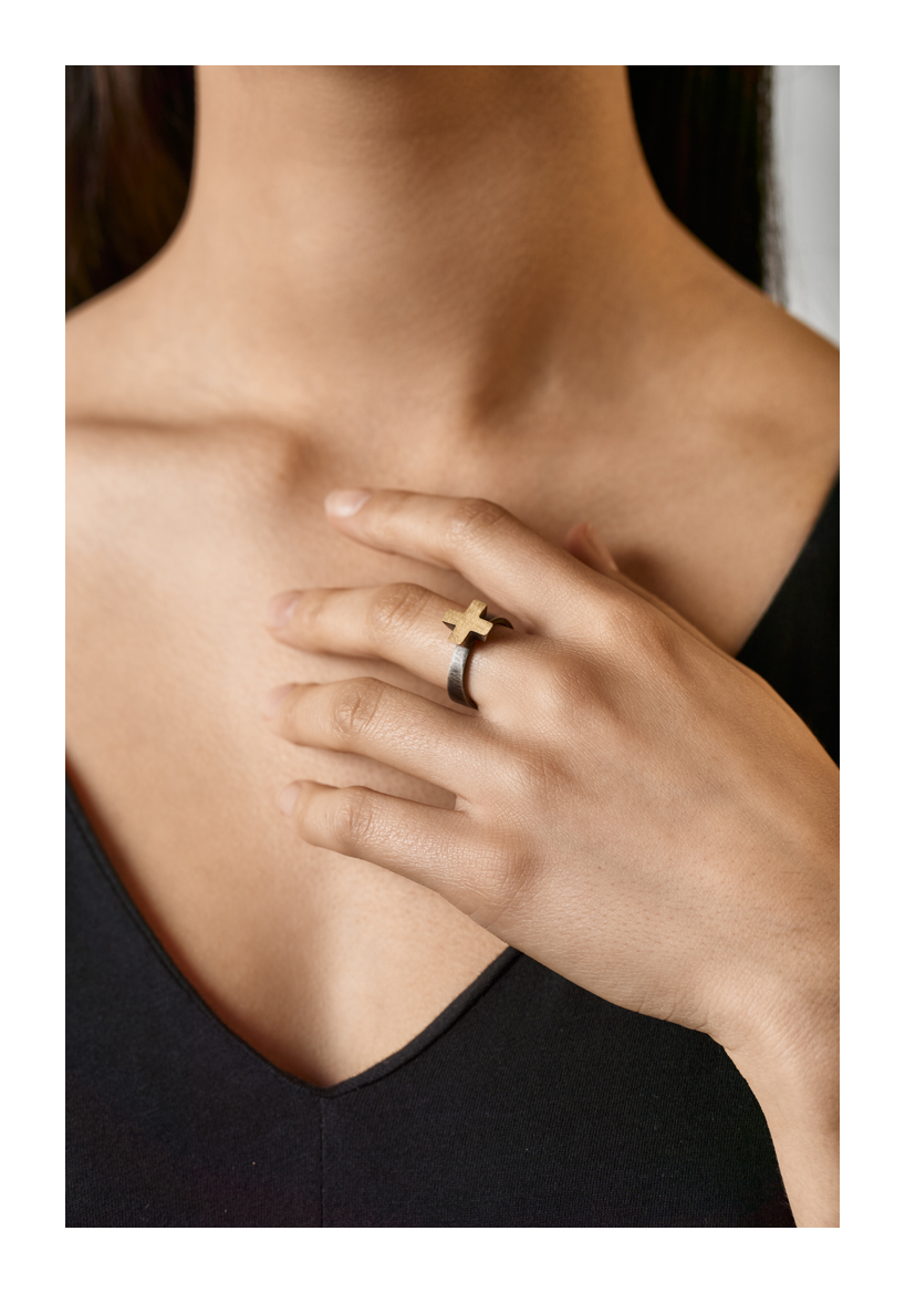 Axis Mundi Ring, sterling silver, 18ct gold, 2020, Kate Alterio